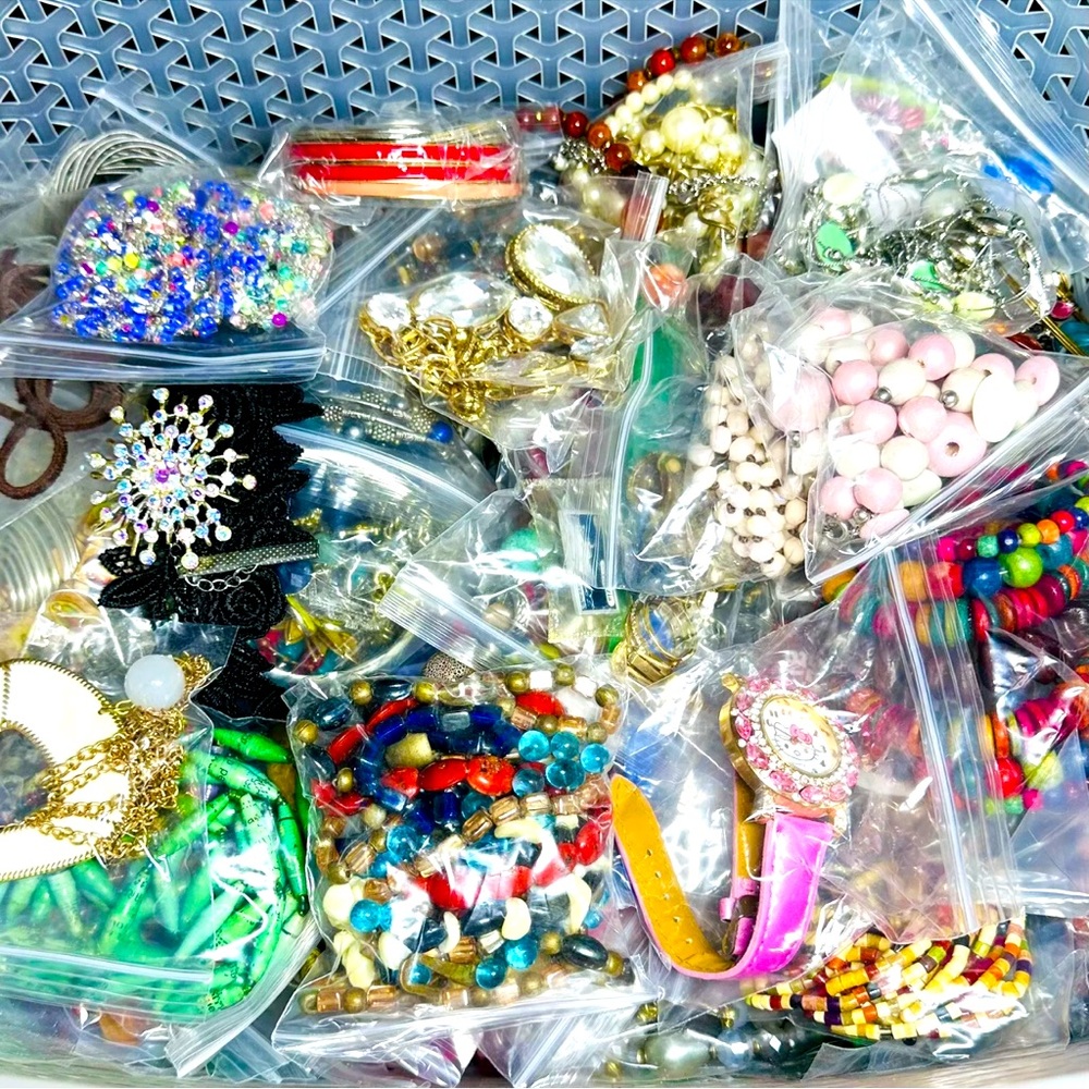 1 Lbs Lot Surprise Mystery Box Jewelry Vintage To Now Wearable Bagged Resale 💍